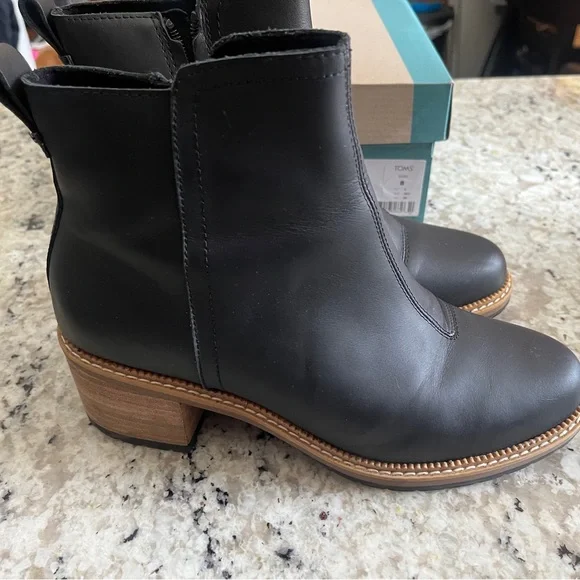 Black Toms Women’s Leather Bootie size 8 - Picture 4 of 6